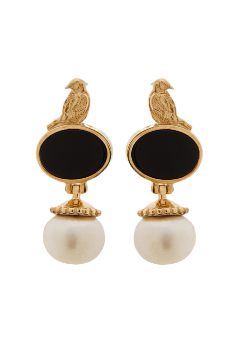 Earring with white pearls